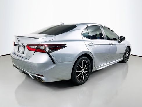 Used 2024 Toyota Camry SE FWD image 4