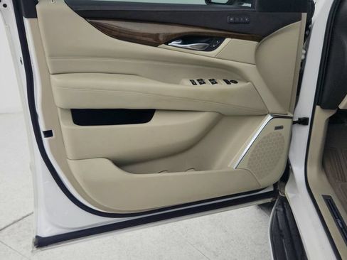 Used 2018 Cadillac Escalade ESV Luxury RWD image 26