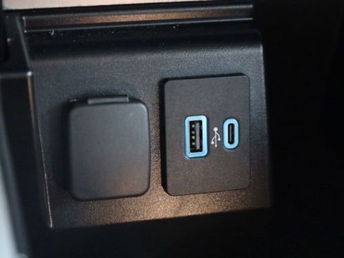 Used 2021 Ford Explorer Platinum w/ Equipment Group 601A image 29