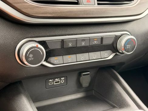 Used 2025 Nissan Altima 2.5 SV FWD image 31