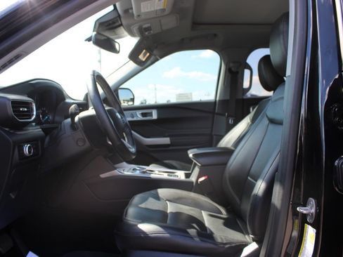 Used 2022 Ford Explorer Limited w/ Equipment Group 301A RWD image 24