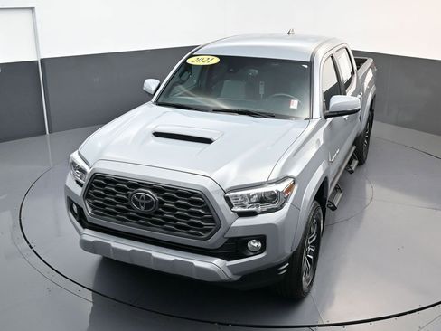 Used 2021 Toyota Tacoma TRD Sport AWD/4WD image 19