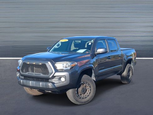 Used 2016 Toyota Tacoma image 1