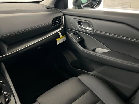 New 2026 Nissan Rogue SV image 10