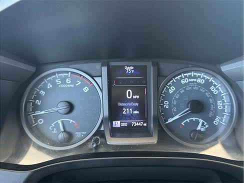 Used 2018 Toyota Tacoma TRD Off-Road AWD/4WD image 17