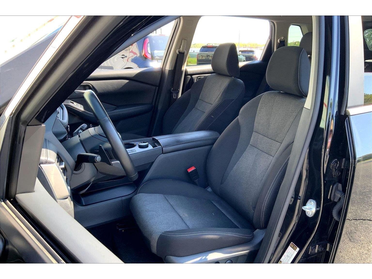 Used 2025 Nissan Rogue SV AWD/4WD image 23