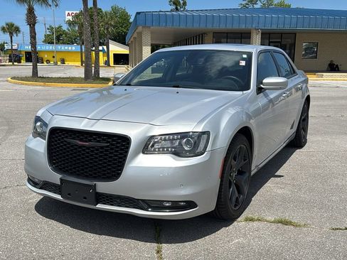 Used 2023 Chrysler 300 S RWD image 2