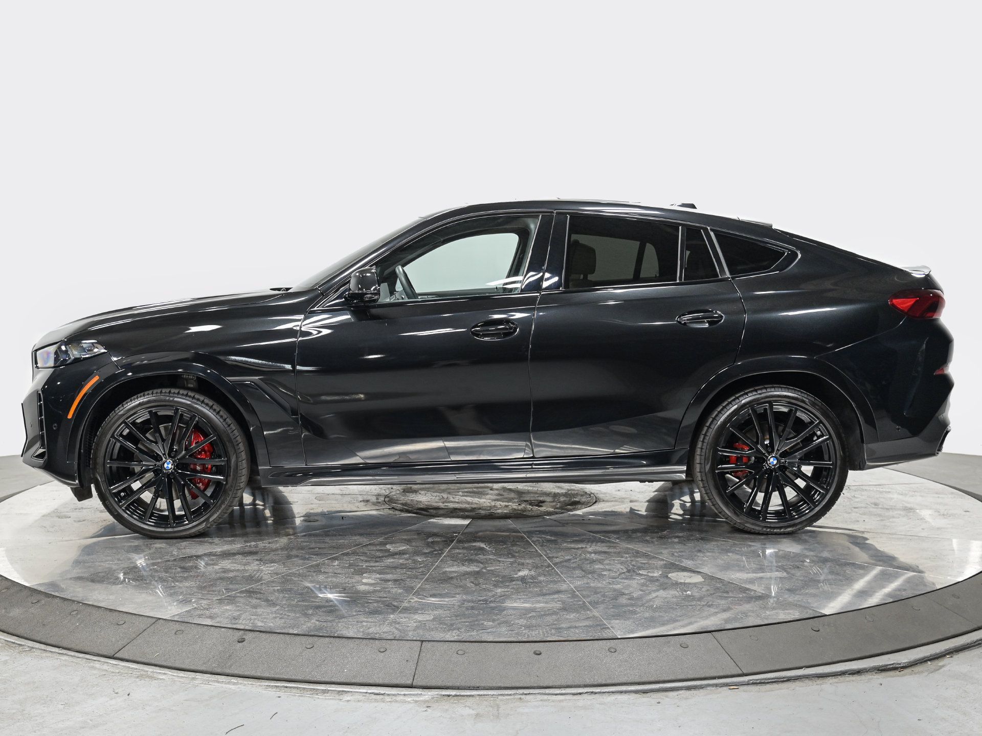 Used 2026 BMW X6 xDrive40i w/ Climate Comfort Package AWD/4WD image 2