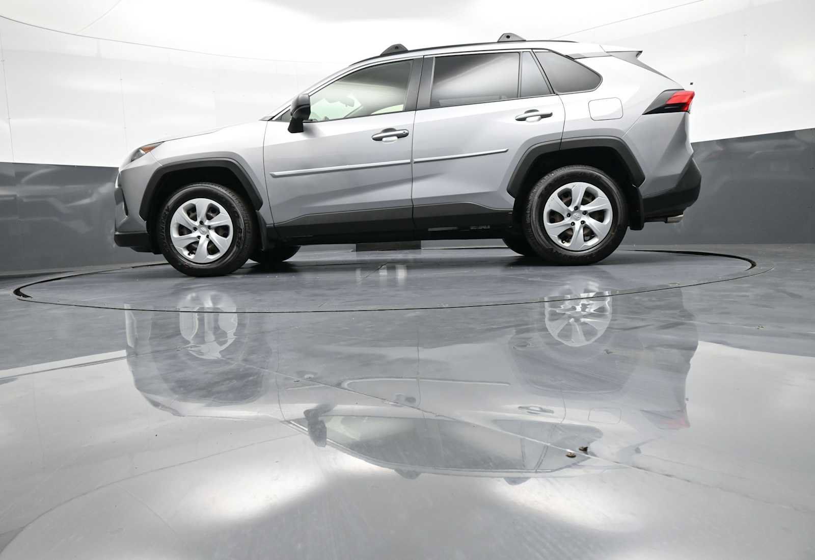 Used 2021 Toyota RAV4 LE AWD/4WD image 31