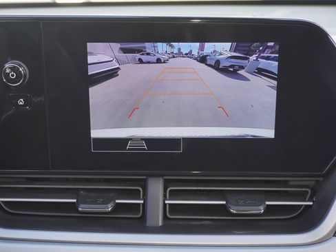 Used 2025 Chevrolet Trax LS FWD image 16