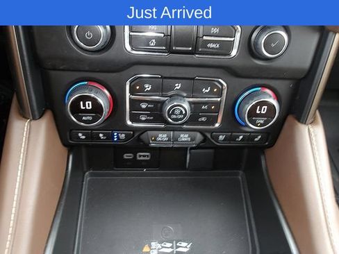 Used 2023 Chevrolet Suburban High Country AWD/4WD image 22