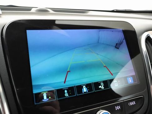 Used 2022 Chevrolet Equinox Premier image 17