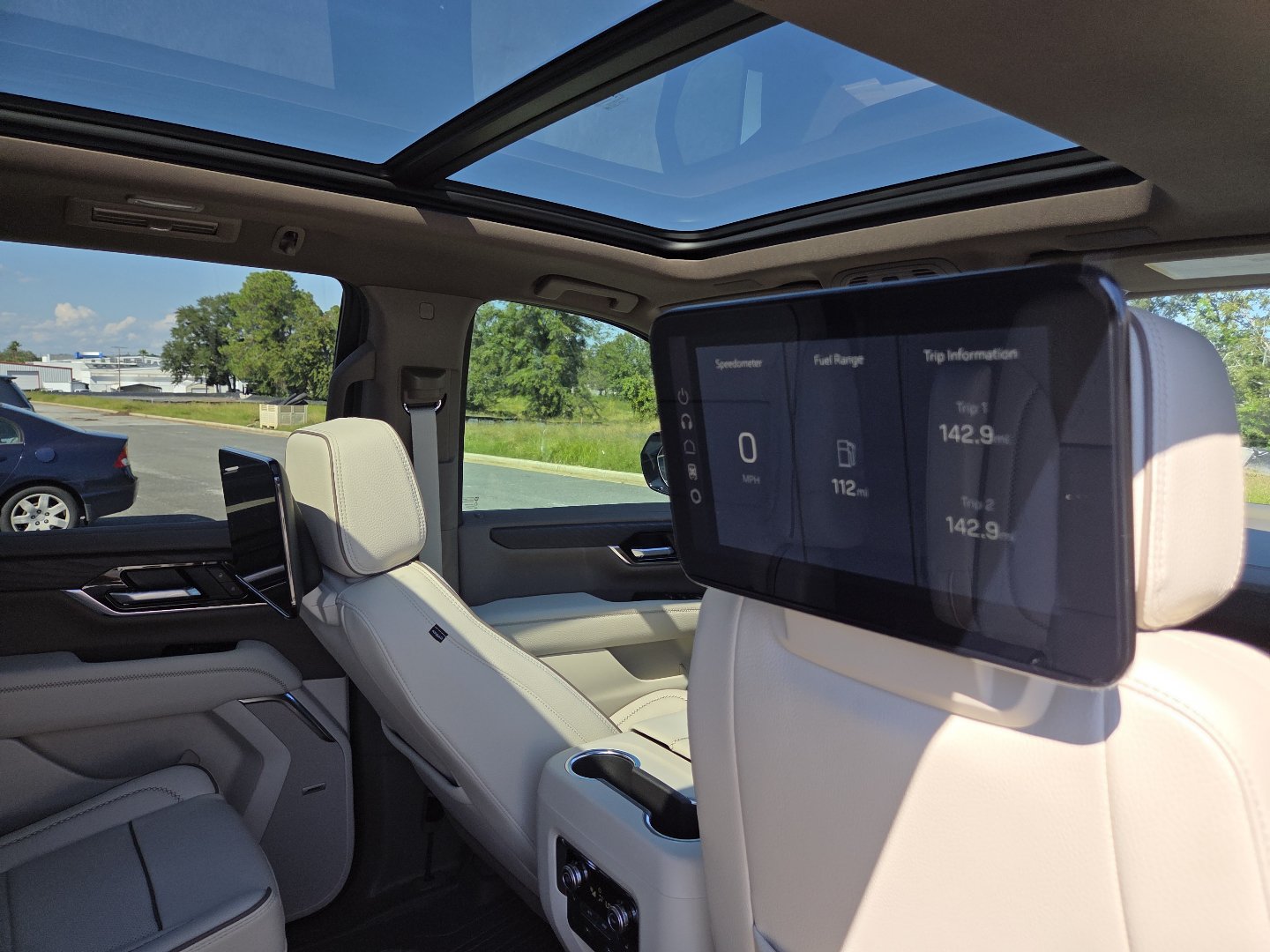 New 2026 GMC Yukon Denali w/ Denali Reserve Package AWD/4WD image 32