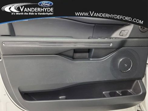 Used 2022 Ford Expedition Limited image 18