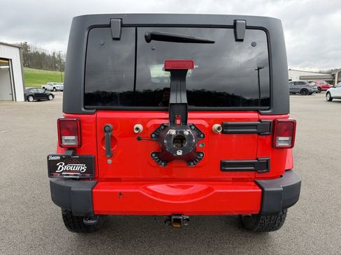 Used 2018 Jeep Wrangler Unlimited Sahara w/ Connectivity Group AWD/4WD image 5