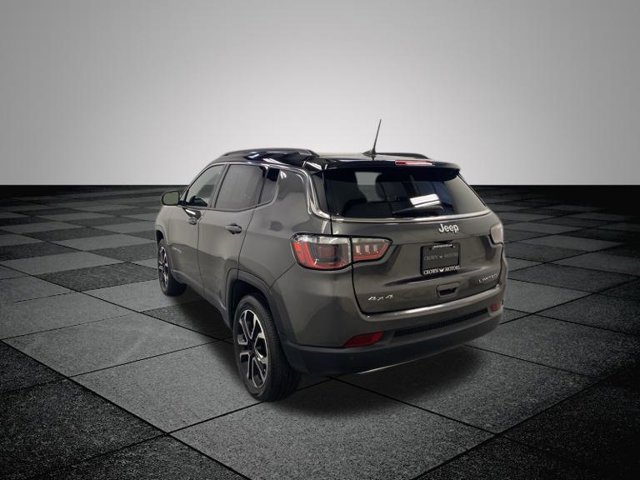 Used 2023 Jeep Compass Limited w/ Sun and Sound Group AWD/4WD image 5