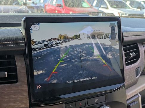 Used 2024 Ford Expedition Limited image 25