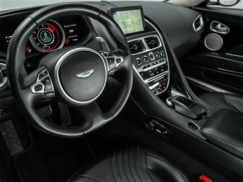 Used 2019 Aston Martin DB11 Base image 3