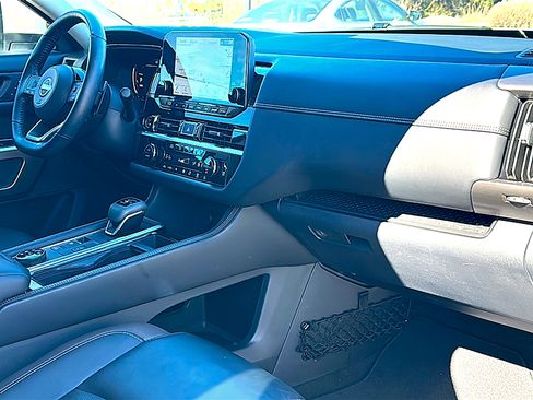 Used 2023 Nissan Pathfinder Platinum image 23