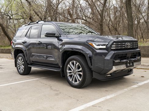 Used 2025 Toyota 4Runner Limited AWD/4WD image 2