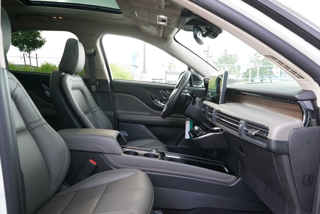 New 2026 Lincoln Corsair Grand Touring AWD/4WD image 9