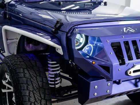 Used 2018 Jeep Wrangler Unlimited Sahara image 16