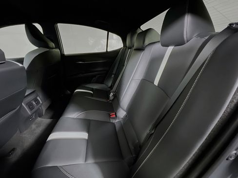 Used 2025 Toyota Camry SE image 29