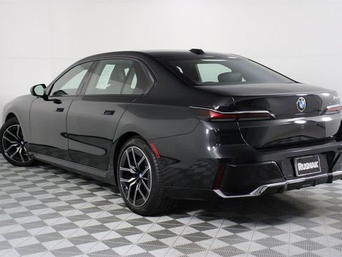 Used 2025 BMW 740i image 2