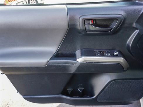 Used 2018 Toyota Tacoma SR5 w/ SR5 Appearance Package (SM) image 18