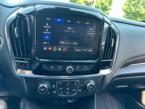 Used 2023 Chevrolet Traverse LT FWD image 27