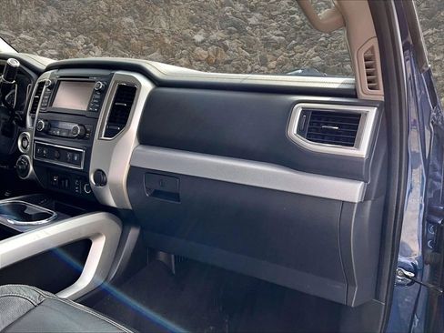 Used 2016 Nissan Titan PRO-4X w/ Pro-4x Convenience Package image 13