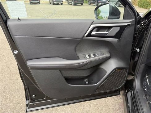 New 2025 Mitsubishi Outlander SE image 11