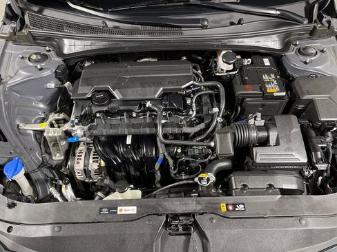 Certified 2025 Hyundai Elantra SEL FWD image 9