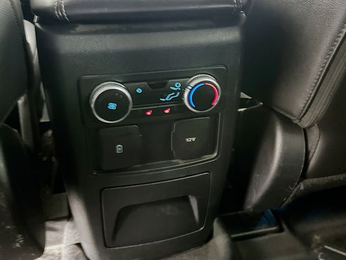 Used 2022 Ford Explorer Limited image 26