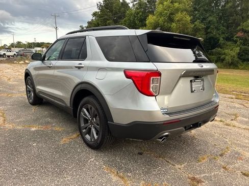 Used 2023 Ford Explorer XLT w/ Equipment Group 202A AWD/4WD image 5