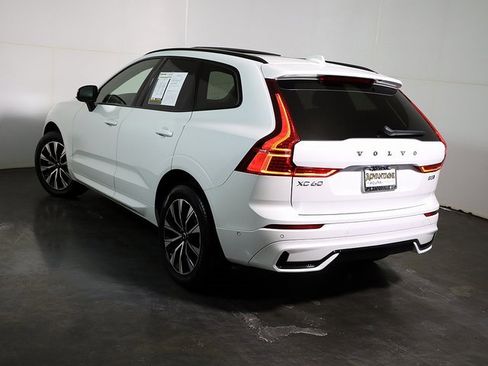 Used 2025 Volvo XC60 B5 Plus image 2