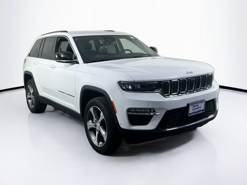 Used 2023 Jeep Grand Cherokee Limited w/ Luxury Tech Group II AWD/4WD image 3