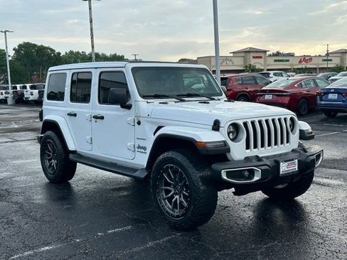 Used 2021 Jeep Wrangler Unlimited Sahara AWD/4WD image 3