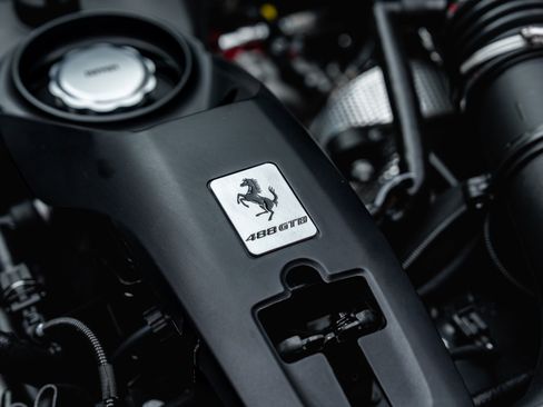 Used 2018 Ferrari 488 GTB RWD image 30