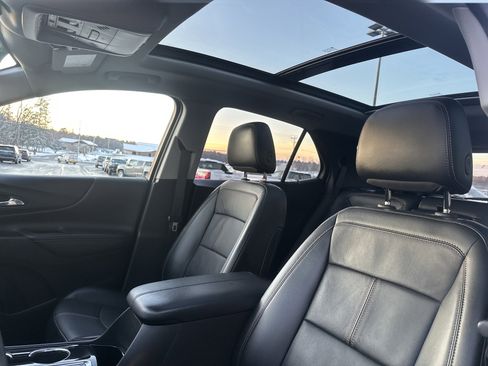 Used 2023 Chevrolet Equinox Premier image 12