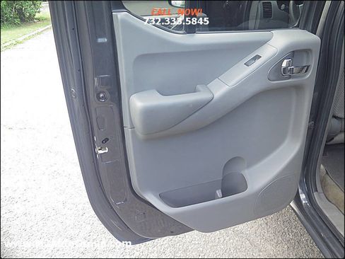 Used 2013 Nissan Frontier SV w/ SV Value Truck Pkg image 29