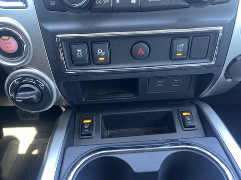 Used 2021 Nissan Titan SV w/ SV Convenience Package image 18