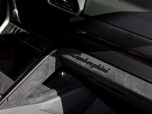 Used 2024 Lamborghini Urus Performante image 41