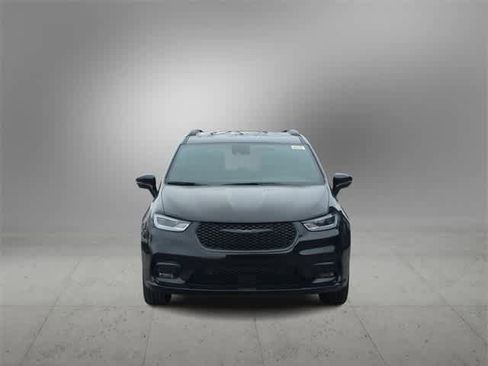 New 2026 Chrysler Pacifica Select w/ S Appearance Package image 3