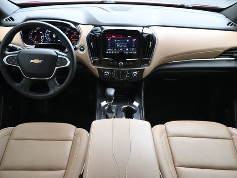 Used 2023 Chevrolet Traverse Premier FWD image 29