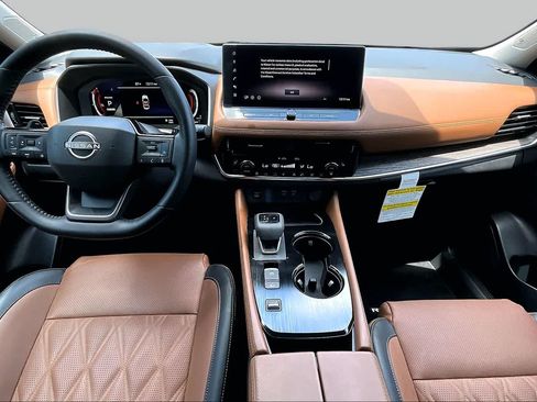 Used 2025 Nissan Rogue Platinum w/ Platinum Premium Package FWD image 30