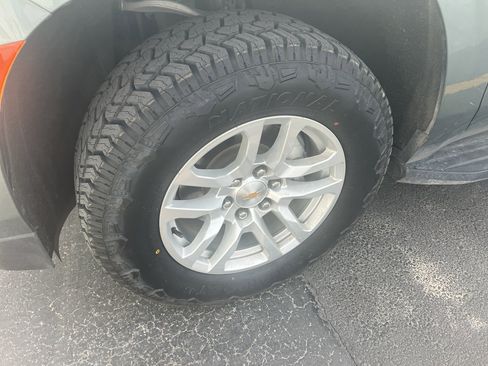 Used 2024 Chevrolet Suburban LT image 26