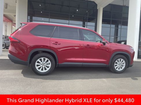 Used 2024 Toyota Grand Highlander XLE FWD image 9