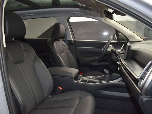 Certified 2025 Kia Sorento S w/ Panoramic Sunroof Package image 13