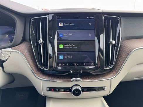 Used 2022 Volvo XC60 B5 Momentum image 13